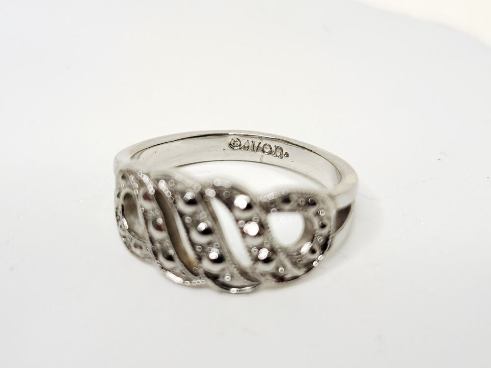 Vintage Avon Wide Band Silver Tone Interlocking Loop Ring US Size 4.75 Pinky